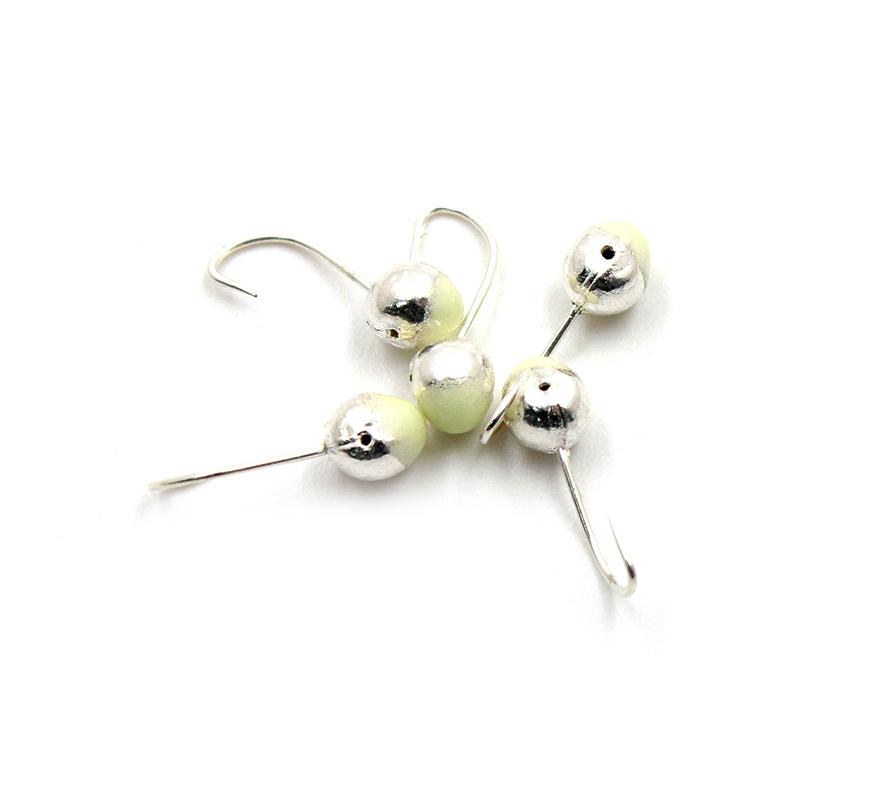 Мормышка "ЯМАН" шар с отв.,цв.SILVER PLATED, с фосф. пяткой, d 4, вес 0,4 г (уп. 5 шт.)